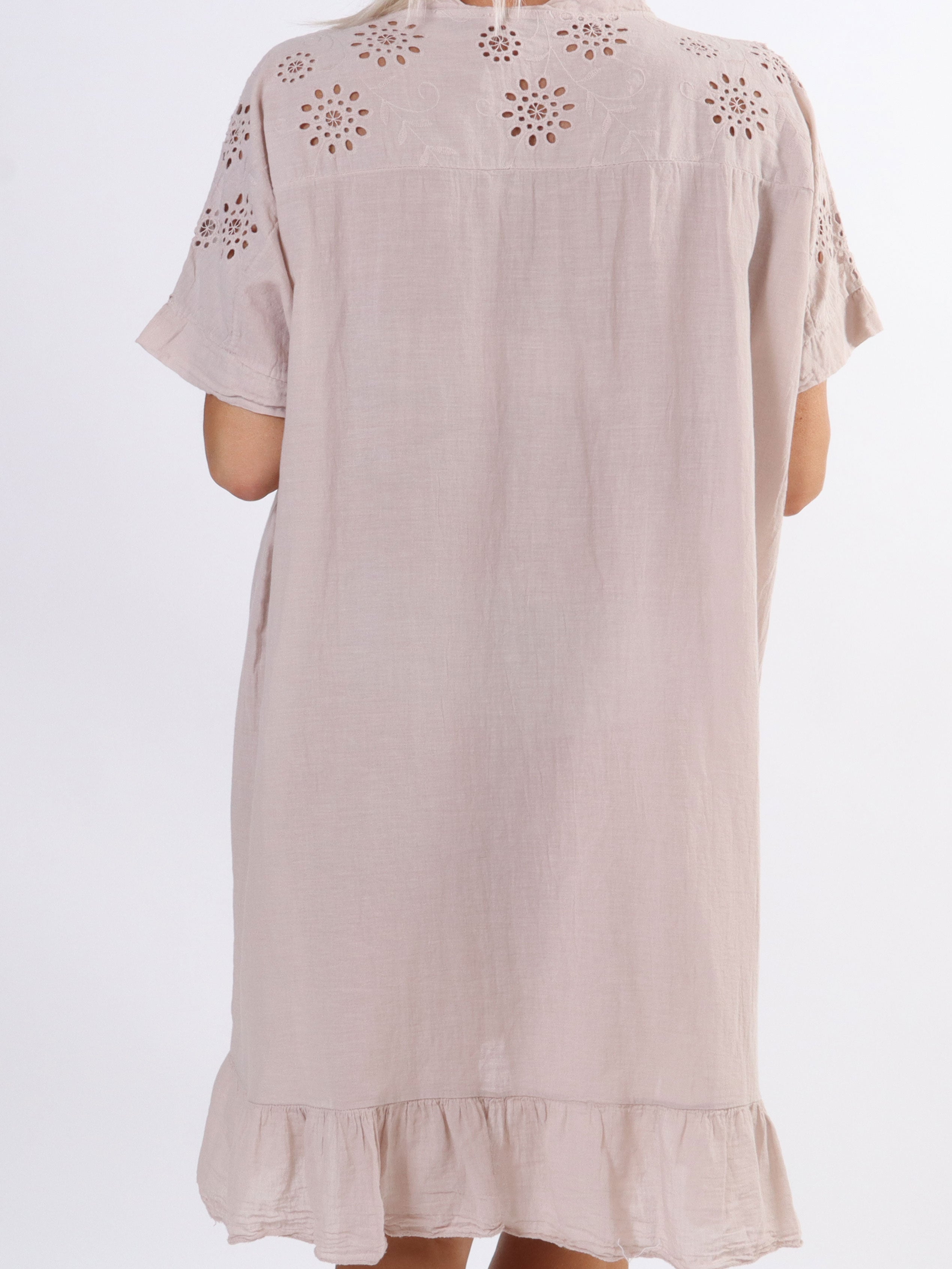 Bine - Simpel plus size kjole med broderie anglaise